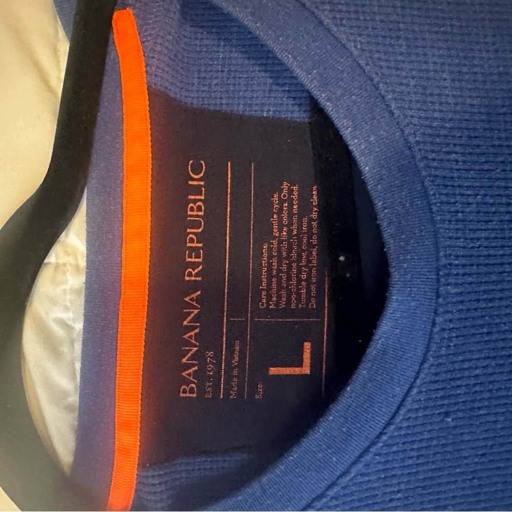 Long sleeve Banana Republic shirt. Size-LG